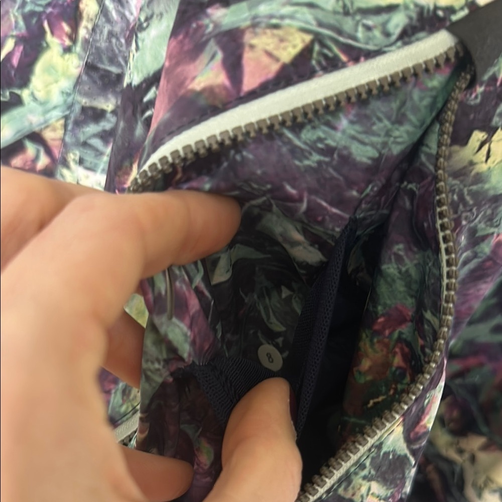 Lululemon Packable Wind Breaker - Picture 7 of 7